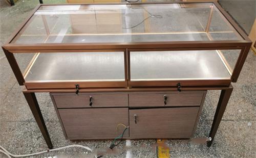 玻（bō）璃珠寶展示櫃台