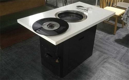 無煙烤肉桌（zhuō）子（zǐ）