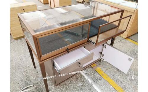 珠（zhū）寶玻璃（lí）展示櫃