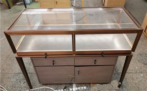 不鏽鋼珠（zhū）寶展（zhǎn）示櫃（guì）