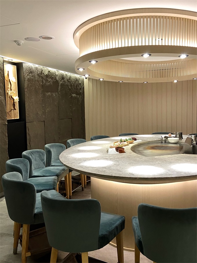 圓形鐵（tiě）板燒餐（cān）台