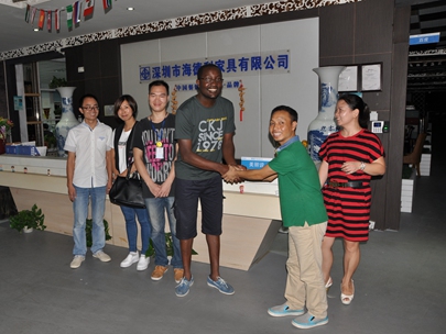 法國（guó）客戶餐桌椅定製（zhì）