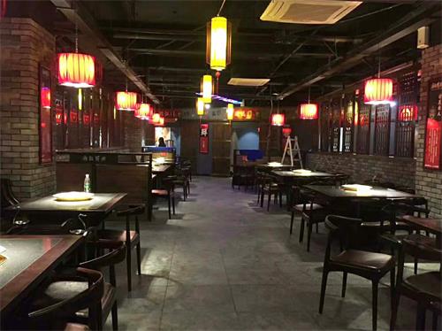 麻辣（là）英雄南寧（níng）店火鍋桌實拍圖