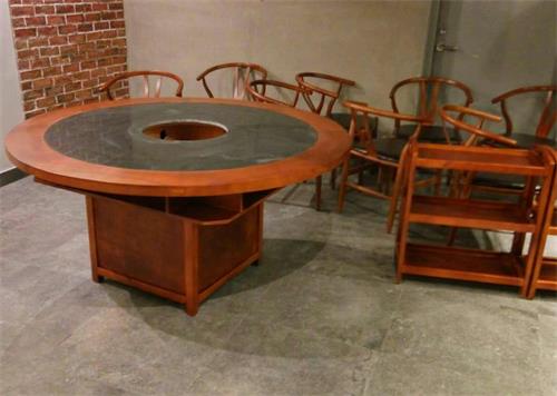 麻辣（là）英雄重慶老火鍋揭陽（yáng）店圓桌