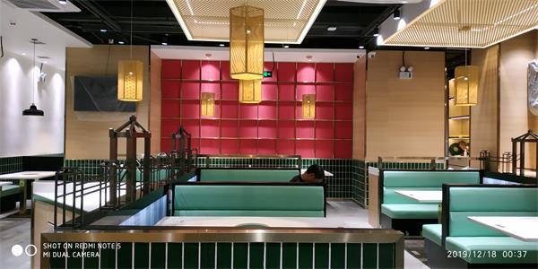 八合裏海記火（huǒ）鍋桌椅